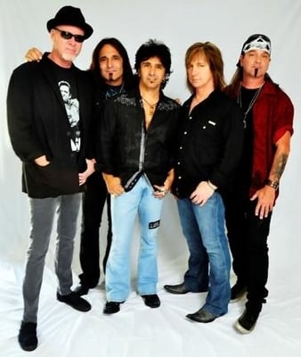 NUEVO TRABAJO DE GREAT WHITE