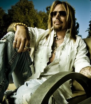 VINCE NEIL ABRIRÁ UN CLUB DE STRIPTEASE