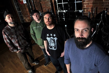  CLUTCH ESTRENAN NUEVO TEMA EN DIRECTO