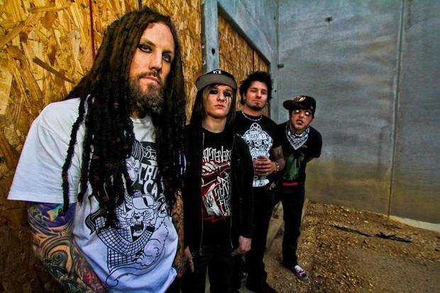 DETALLES DEL DEBUT DE LOVE & DEATH, LA BANDA DEL EX KORN BRIAN “HEAD” WELCH