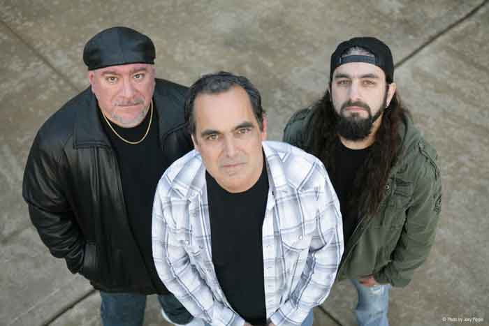 NEAL MORSE: “La música es mi manera de acercar a la gente a Dios”.