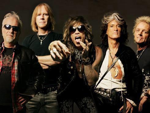 IZZY STRADLIN Y JOHNNY DEEP SE SUBEN AL ESCENARIO CON AEROSMITH