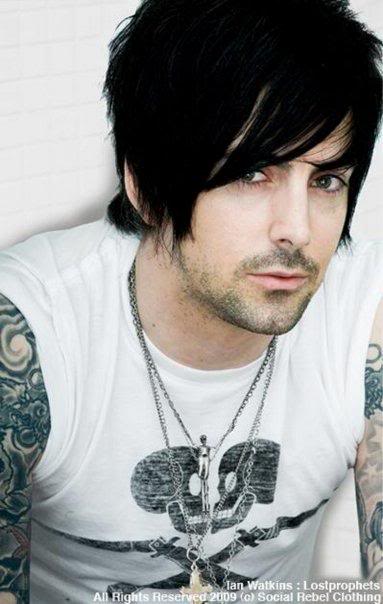 IAN WATKINS DE LOSTPROPHETS PLANEABA PRESUNTAMENTE VIOLAR A UN BEBE DE UN AÑO