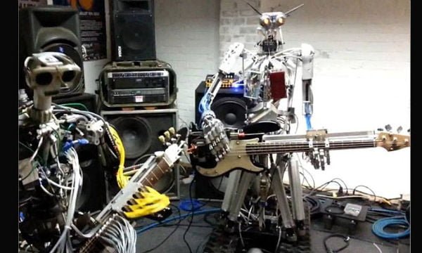 ¿CREÍAIS HABERLO VISTO TODO? OS PRESENTAMOS A COMPRESSORHEAD, EL FAMOSO GRUPO DE ROBOTS QUE HACEN VERSIONES DE HEAVY METAL