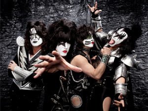 KISS: VIDEO REPORTAJE DE PREPARACIÓN DE ESCENARIO