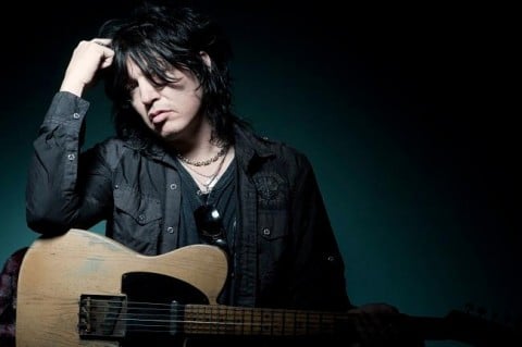 TOM KEIFER DE CINDERELLA DEBUTA EN SOLITARIO