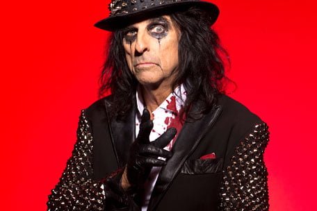 ALICE COOPER SU UNE A SLASH SOBRE EL ESCENARIO