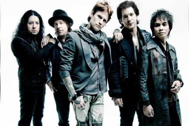 Buckcherry rompen con su bajista