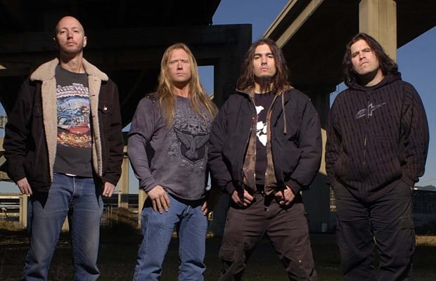 MACHINE HEAD ROMPEN CON SU BAJISTA