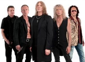 DEF LEPPARD: “Vi a Ritchie Blackmore aplastando su guitarra contra el escenario e inmediatamente quise ser esa persona sobre el escenario”.