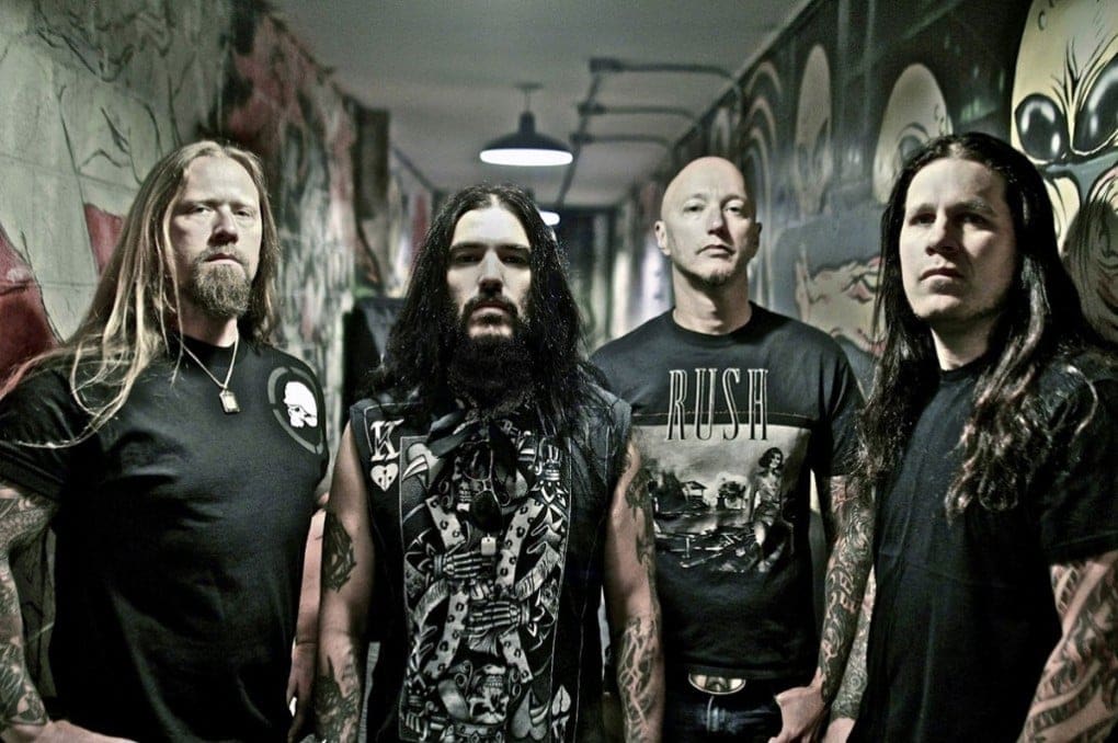 Adam Duce demanda a Machine Head