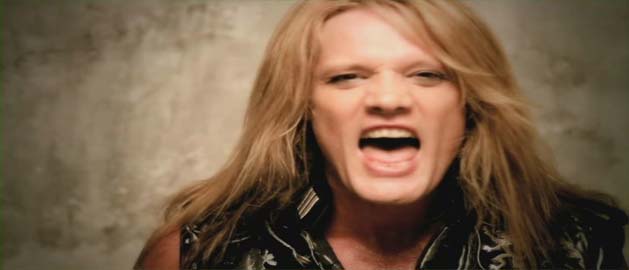 SEBASTIAN BACH RECONOCE QUE SU NUEVO DISCO EN DIRECTO HA SIDO RETOCADO EN ESTUDIO: "NO ESTOY ESCONDIENDO NADA"