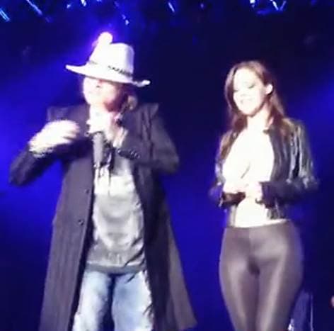 AXL ROSE Y LAS TETAS