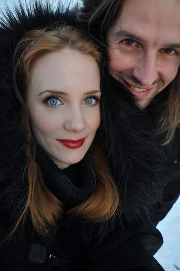 OLVIDAOS DE SIMONE SIMONS. ESTÁ EMBARAZADA