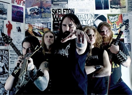 SKELETONWITCH ENTRAN A GRABAR