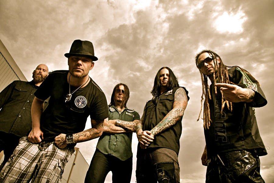 EL CANTANTE DE FIVE FINGER DEATH PUNCH ESTUVO CERCA DE SER EXPULSADO DE LA BANDA