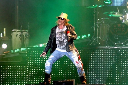 Actuación completa de Guns N Roses en los premios Revolver