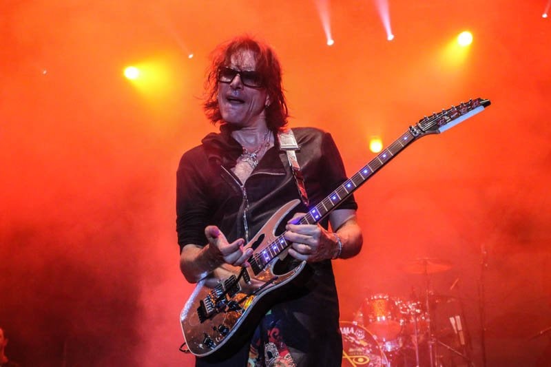 Lanzamiento audiovisual de Steve Vai en el horizonte