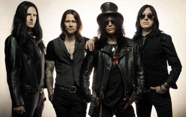 Lo más destacable (y menos vomitivo) de los premios MTV 2014: Slash con Myles Kennedy & The Conspirators junto a Simon Neil de Biffy Clyro interpretaron “Crazy Train”