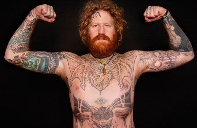 Brent Hinds de Mastodon tiene aficiones extramusicales: ¡Ha tallado un pene de madera!