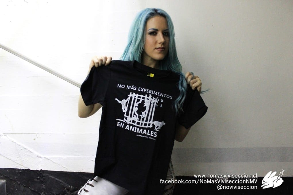 Alissa White-Gluz de Arch Enemy, muestra su apoyo público a la prohibición de pruebas en animales para cosméticos