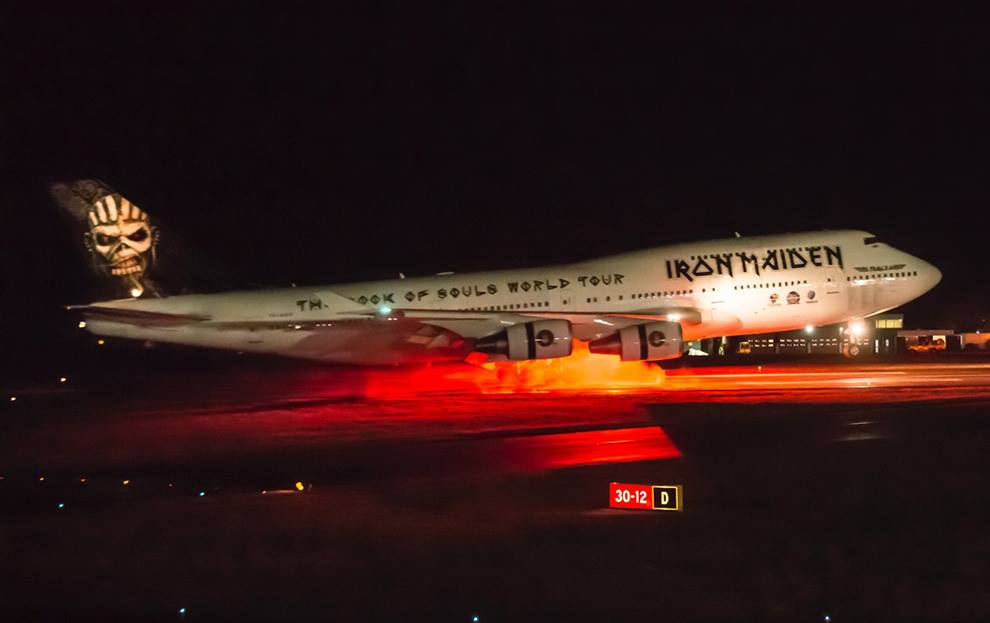 El Ed Force One de Iron Maiden llega a Cardiff: Vídeos y fotos