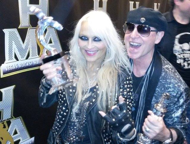 Doro Pesch recibió un ovacionado premio que reconoce su dedicación y pasión a la música