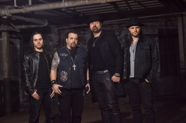 Adrenaline Mob hablan del abuso de opiáceos en su nuevo tema de adelanto