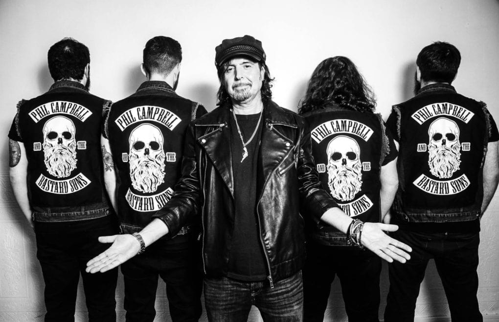 Phil Campbell y sus hijos bastados rinden tributo a Hawkwind en su nuevo vídeo clip