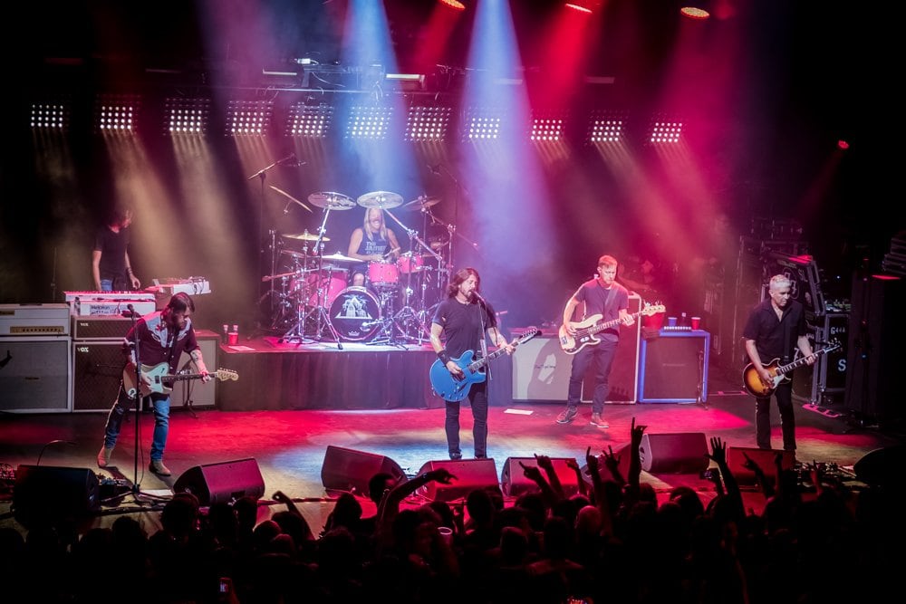 Mira el espectacular tributo de Foo Fighters a Malcolm Young