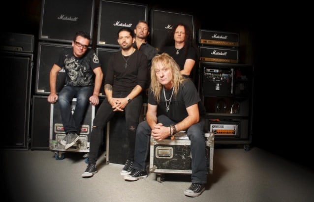 Ronnie Romero y el guitarrista de Gotthard se unen en nuevo proyecto