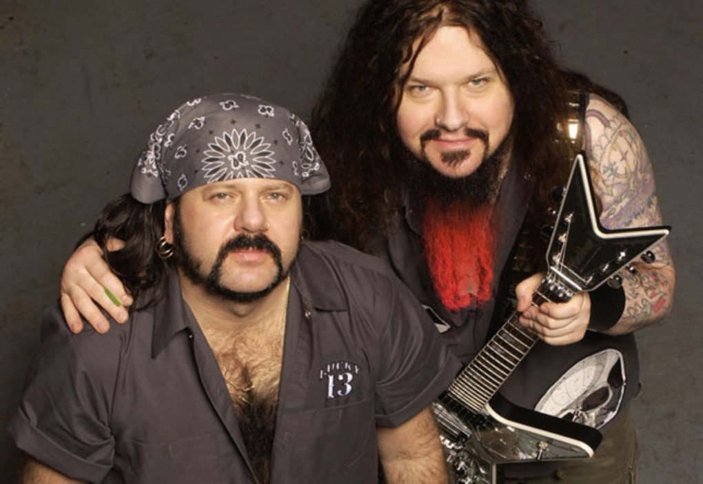 Visitando las tumbas de Dimebag Darrell y Vinnie Paul