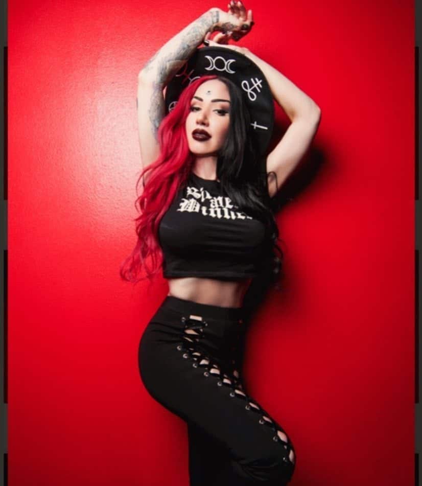 Ash Costello Buenorras Metal