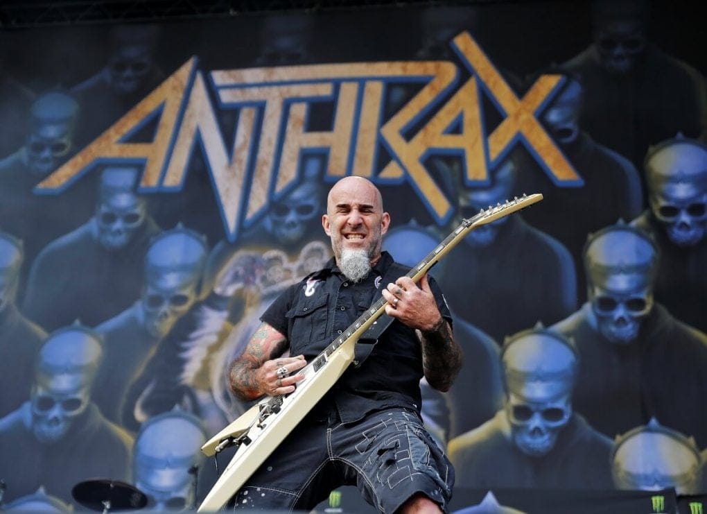 El ex-vocalista de Anthrax arremete contra la banda por tacaños