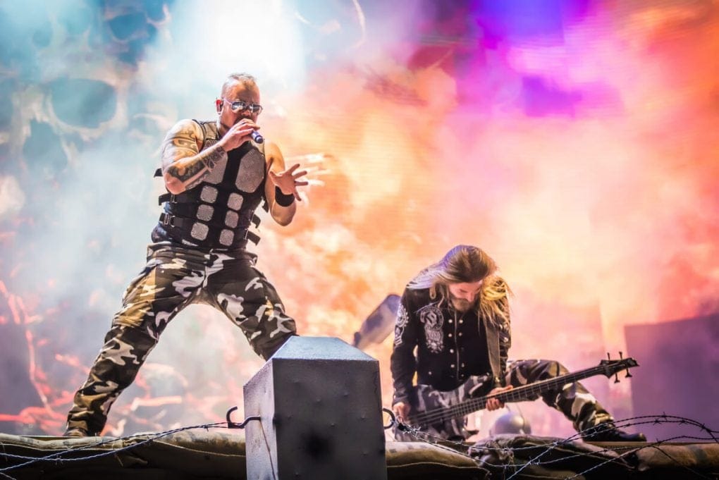 Así es el directo conjunto de Sabaton y Apocalyptica