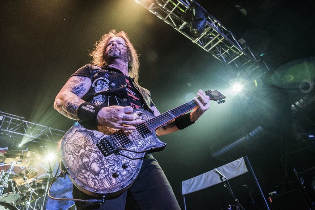 Gary Holt pone a la venta sus muñequeras usadas en su último tour en España