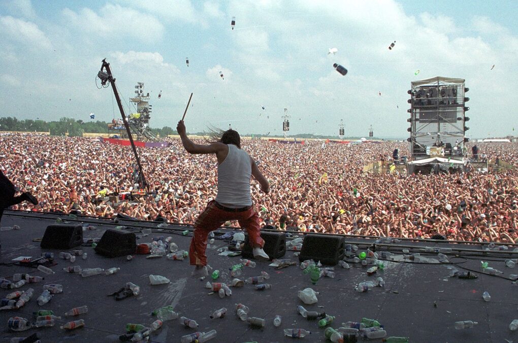 Kid Rock la lía en un concierto y se larga del escenario