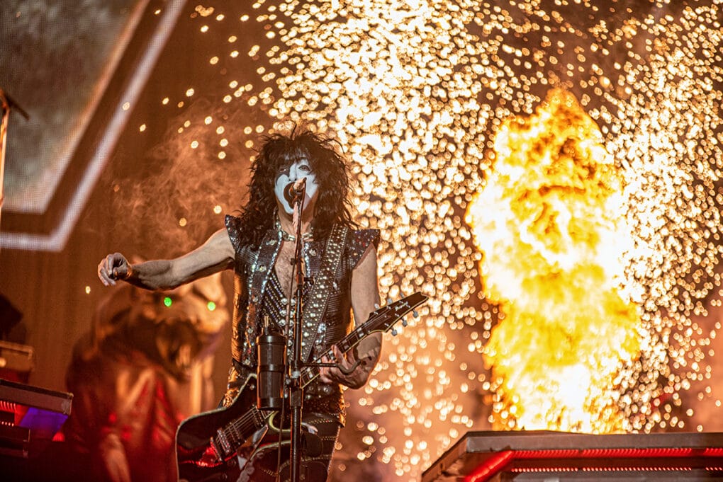 Paul Stanley (Kiss): pillado haciendo playback