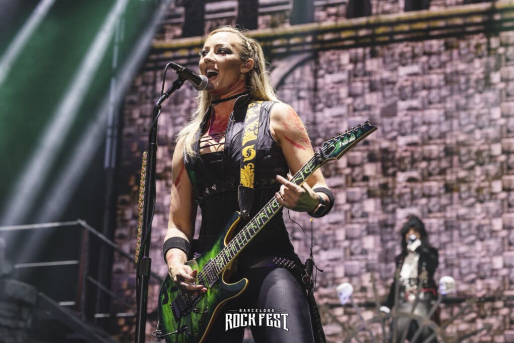 Nita Strauss volverá a tocar con Alice Cooper