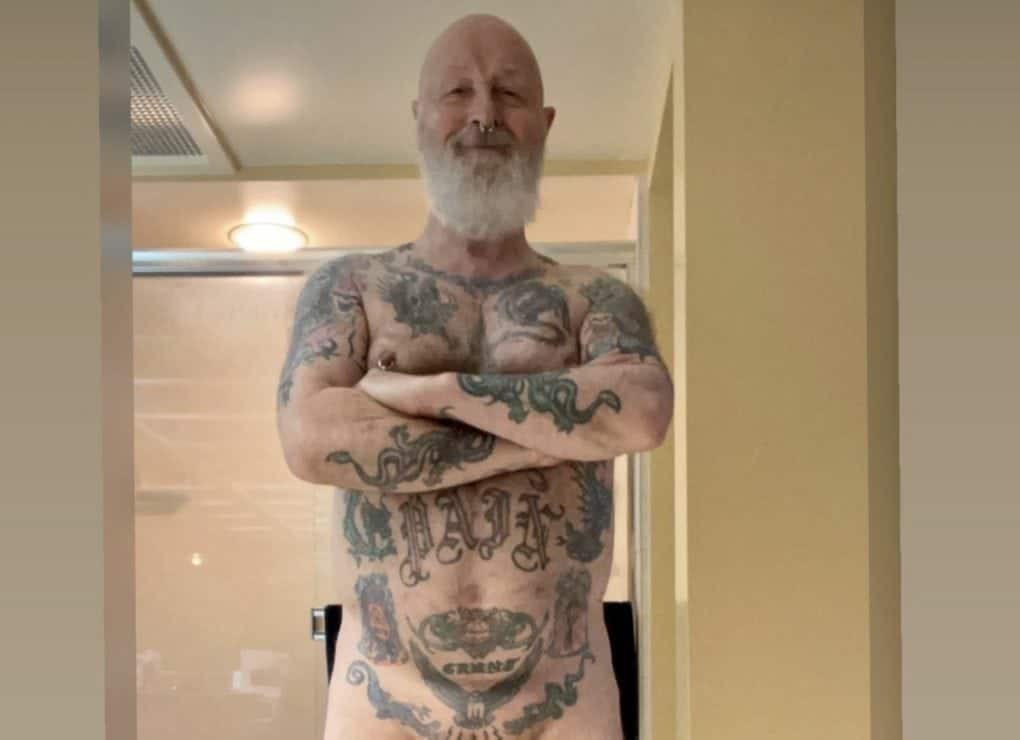 El impactante desnudo de Rob Halford a los 71 años