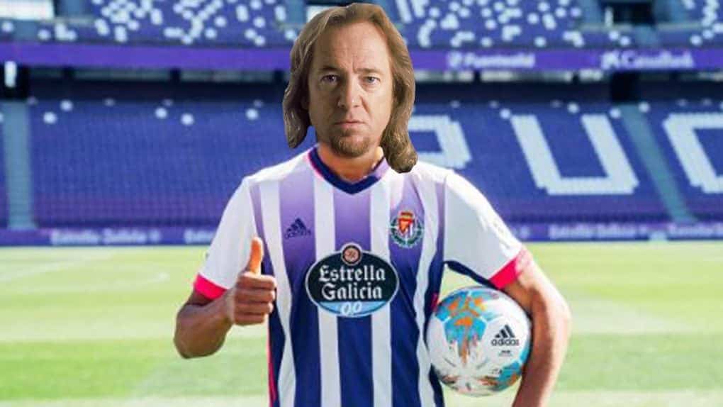 Adrian Smith posa con la camiseta del Valladolid (y con Ronaldo)