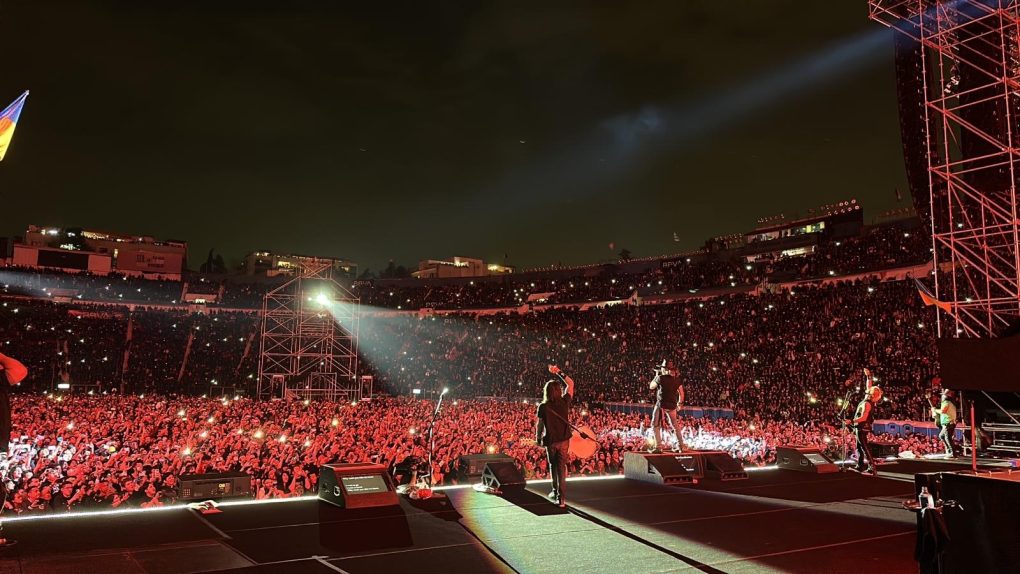 Podría haber acabado en tragedia: el caótico concierto de Guns N’ Roses en Mexico