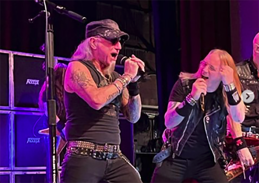 Accept toca con dos cantantes en directo