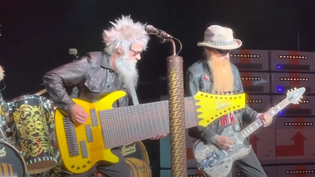 Elwood Francis (ZZ Top) toca con un bajo de 17 cuerdas y explica por qué