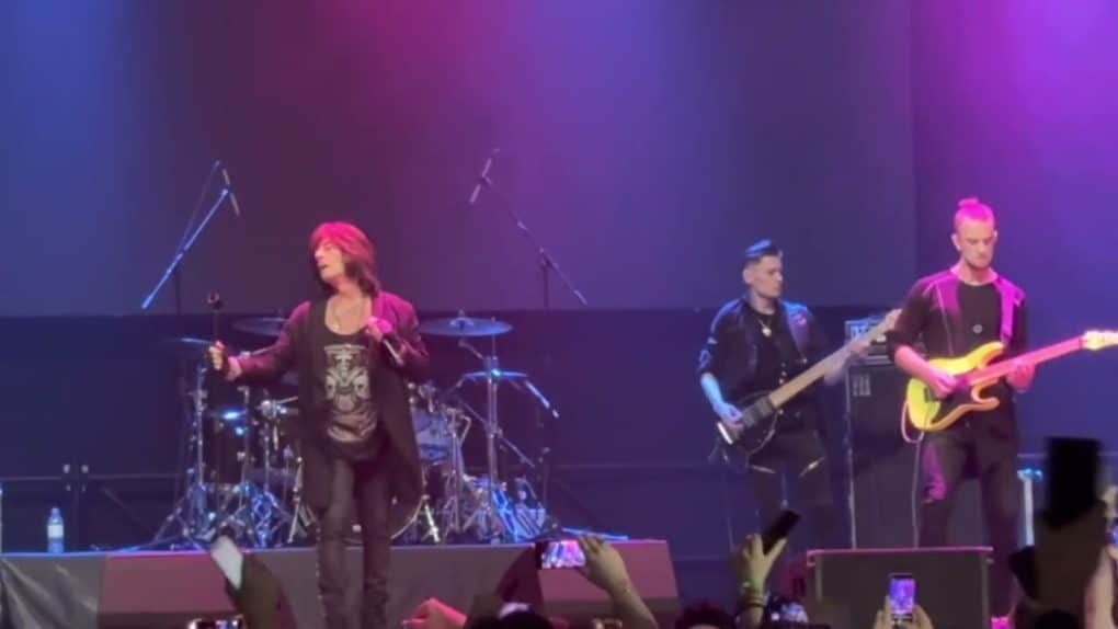 Joe Lynn Turner actúa en Rusia cuando todo el mundo lo evita