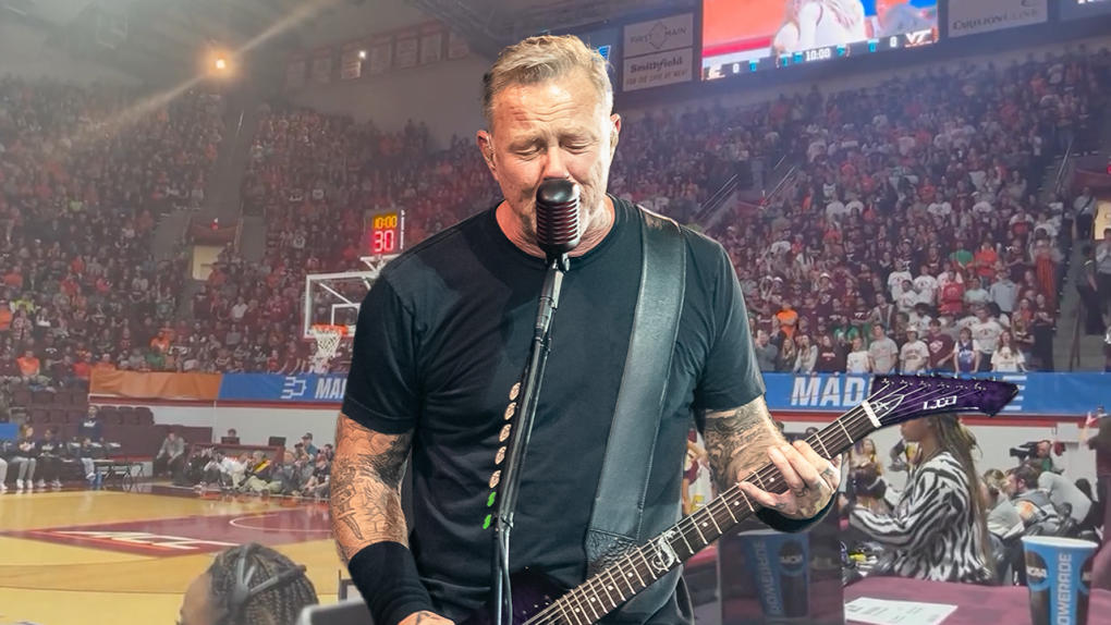 Prohíben "Enter Sandman" en un partido de baloncesto y el público reacciona así