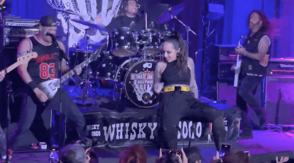 Tatiana (Jinjer) versiona a Lamb Of God en directo