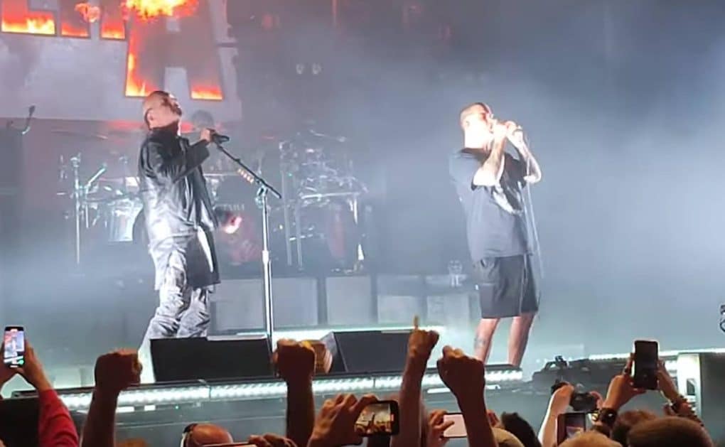 Attila de Mayhem canta "Walk" con Pantera en directo