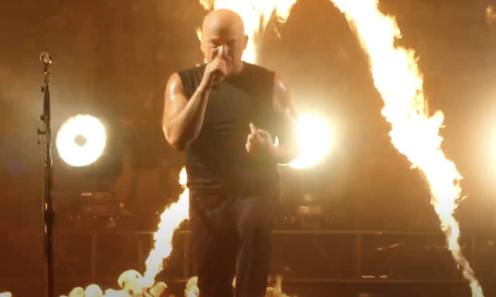 Que alguien los apague: Disturbed vuelven a liarla con el fuego en directo