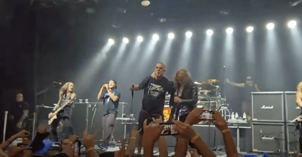 Metallica canta junto a Pantera en un show secreto en una sala